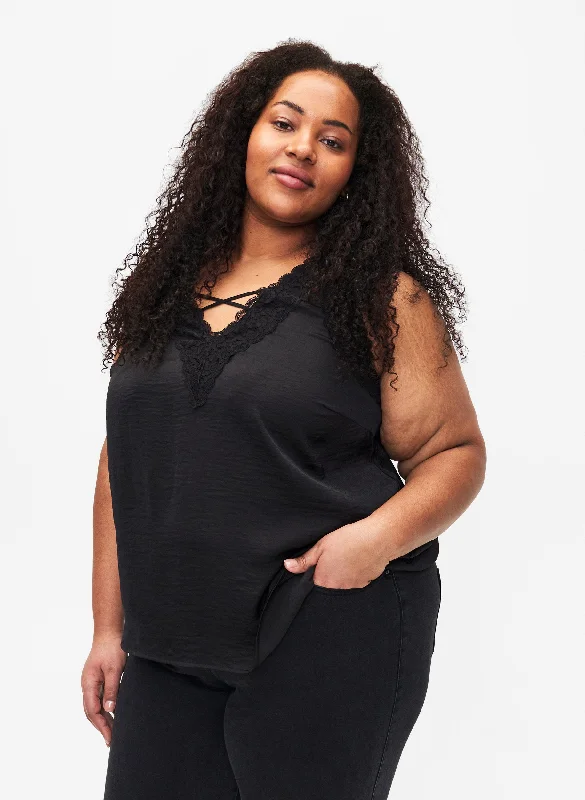 Crazy Deal Zizzi Lace Trim Vest in Black