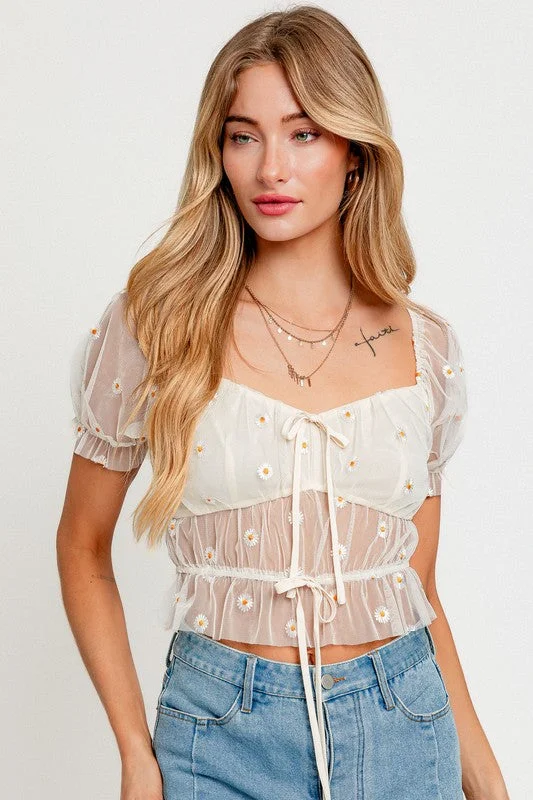 Savings Bonanza Daisy Short Sleeve Ruched Crop Top